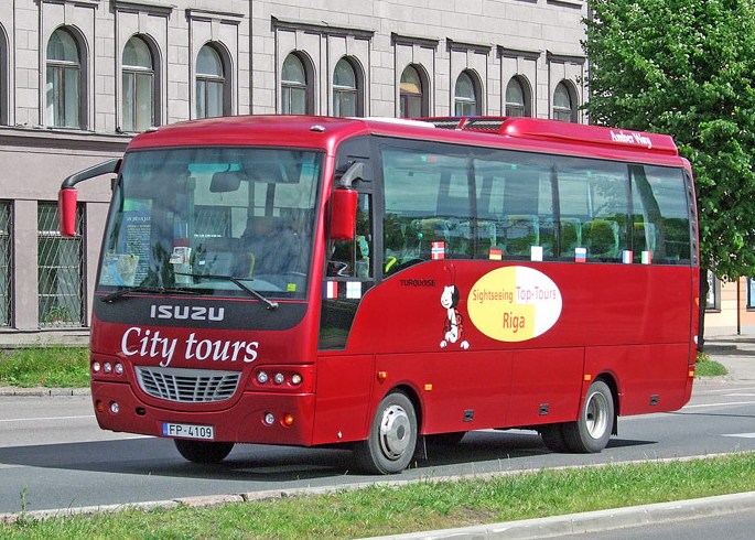 Autobusa noma Kuldīgā Isuzu 25 vietas