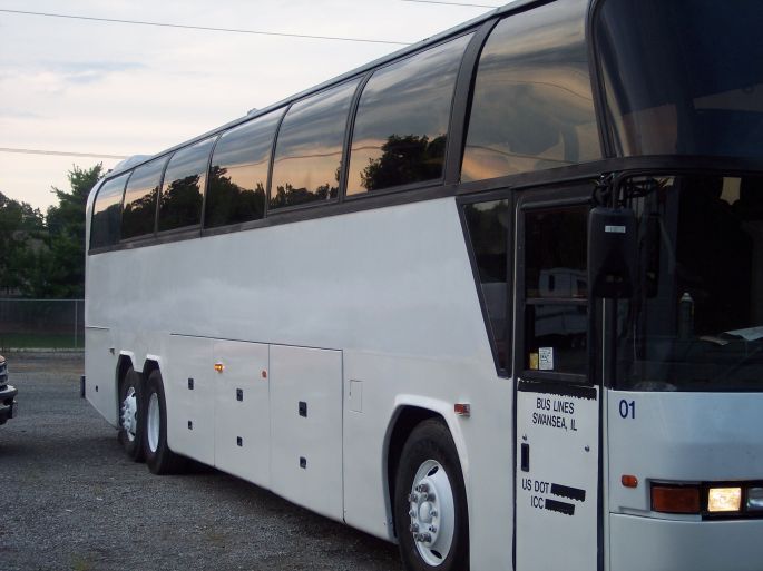 Autobusu noma Kuldīgā Neoplan