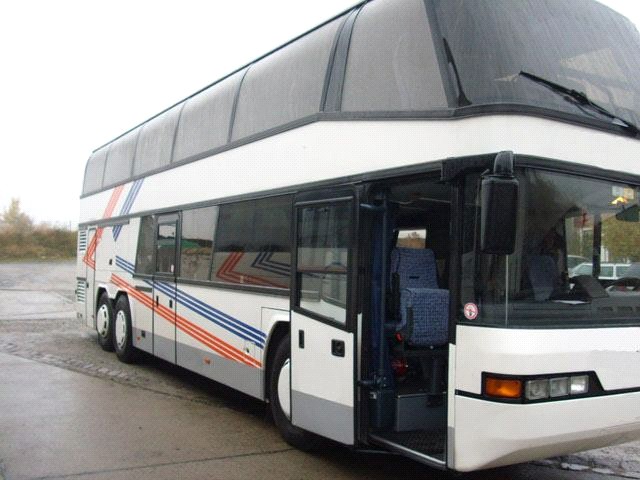 Autobusu parks Kuldīgā Divstāvu Neoplan