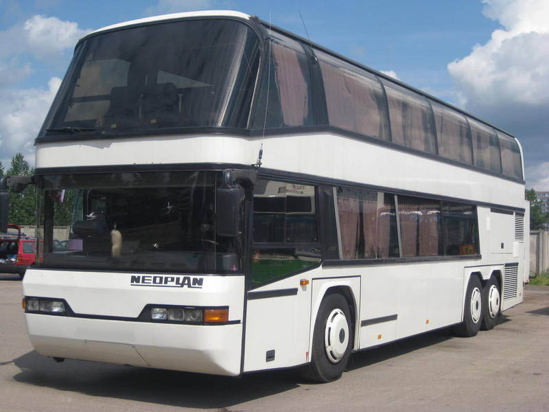 Autobusu parks Kuldīgā Divstāvu Neoplan