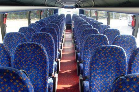 Divstāvu autobusu noma Kuldīgā 67 69 70 72 75 sēdvietas